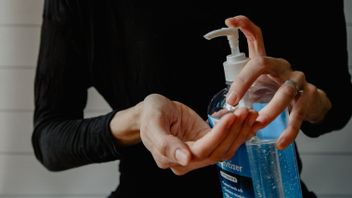 Alcohol Entrepreneurs Asked To Switch Alcohol Production For Hand Sanitizers