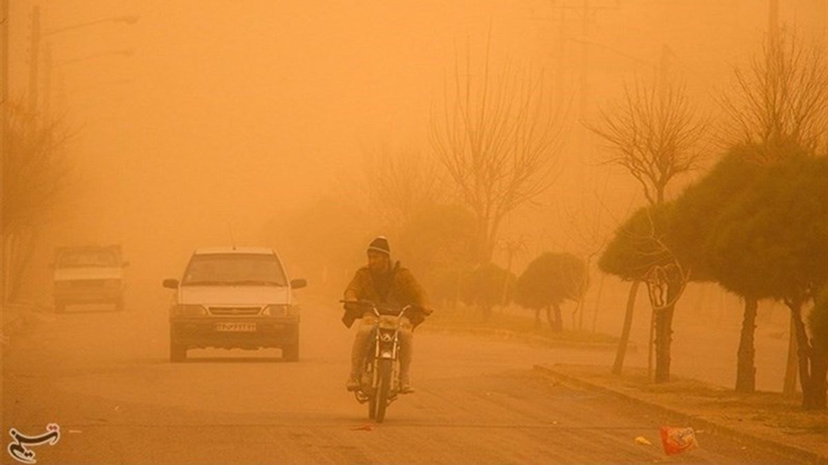 2,100 People Rushed to Hospital Due to Dust Storm in Iran