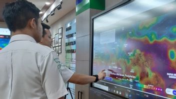 ジャカルタ 今日の天気予報, 曇りから小雨へ