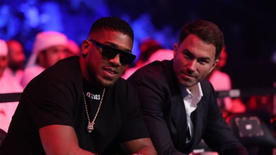 Eddie Hearn Diteriaki Penggemar Tinju, Dituding Jadi Penyebab Gagalnya Fury Vs Joshua