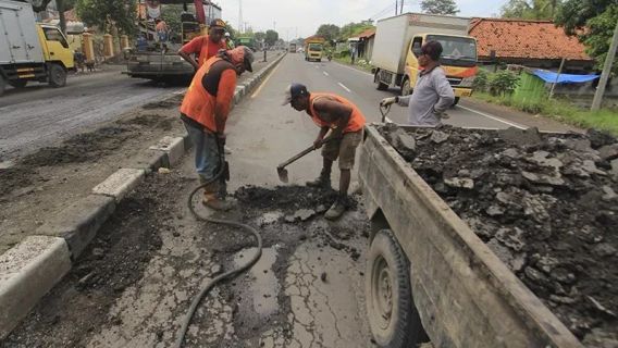 Jalan Rusak Parah, Warga Lampung Selatan Berharap Perbaikan Jelang Kedatangan Jokowi