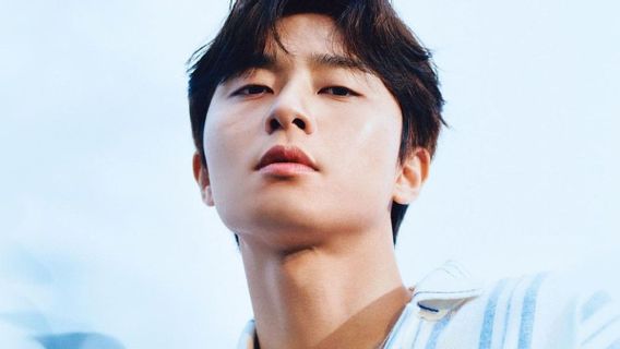 Park Seo Joon Rayakan 10 Tahun Berkarier Sebagai Aktor