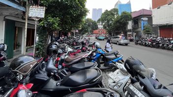 du stationnement dans les rues de Jakarta peuvent être réservés par téléphone, voici comment