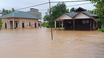班贾尔马辛的一些酒店挤满了被洪水冲走的客人