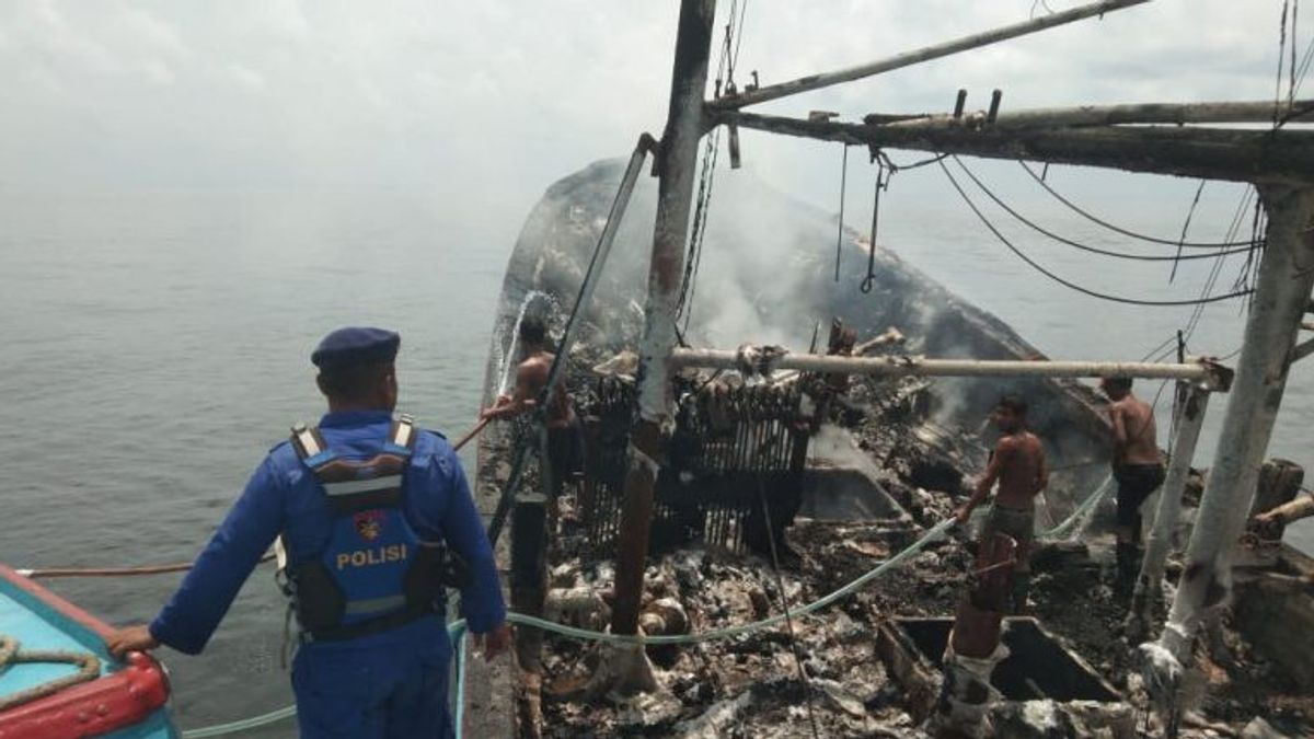 Fire Semburkan Machine, Cumi Ludes Carrier Burns In West Kalimantan Karimata Waters