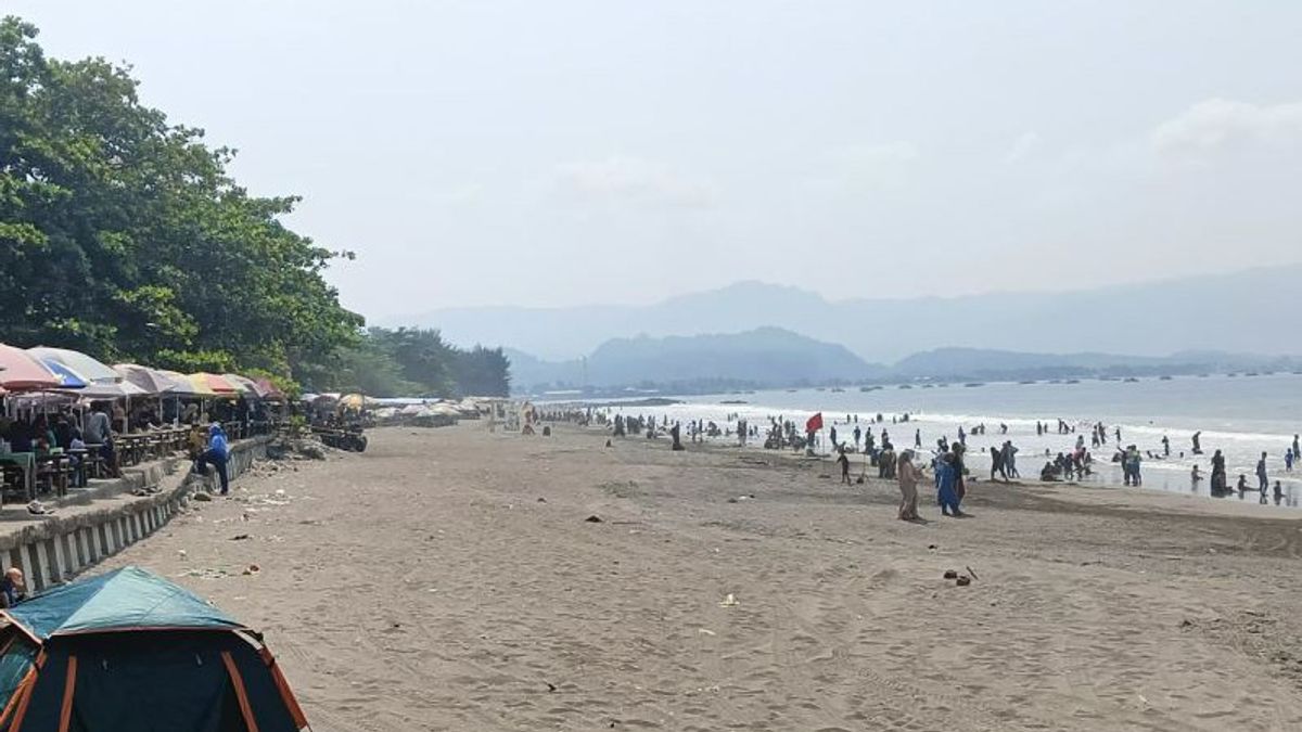 Satpolairud Sukabumi警察局禁止海上事故易发海滩的游泳旅游