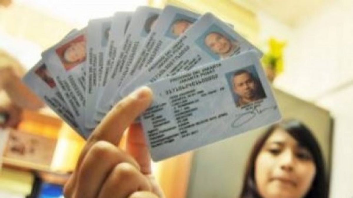 يطلب من السكان تغيير بطاقات الهوية على الفور ، Disdukcapil: BPJS لدينا يدفع ، على الرغم من أنه عاش 10 سنوات خارج جاكرتا