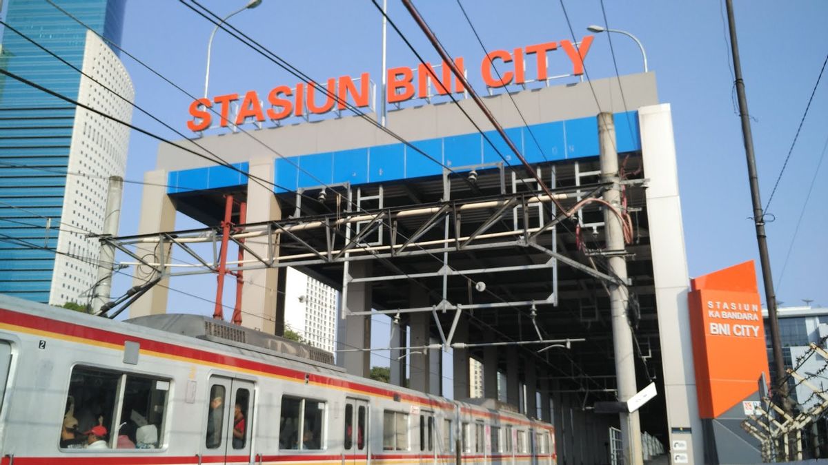 ابتداء من الغد ، تخدم محطة BNI City ركاب KRL صعودا وهبوطا