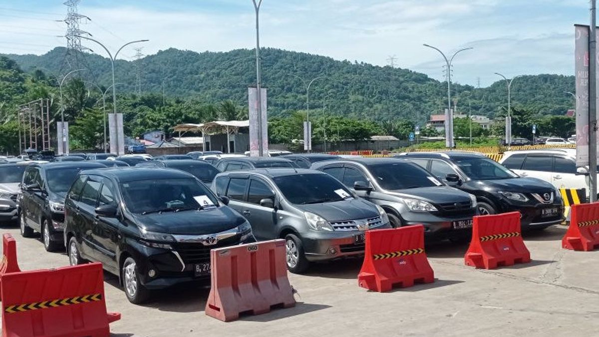Private Cars Crowd Merak Port Executive Pier