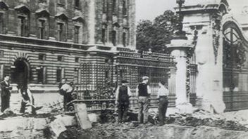 エリザベス女王を追悼するバッキンガム宮殿のドイツ爆撃