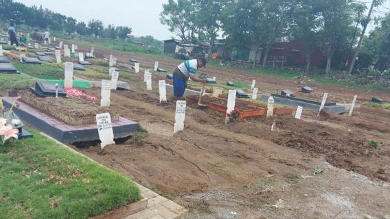 Dozens Of Graves At The Bekasi COVID-19 TPU Collapsed, This Is The Cause