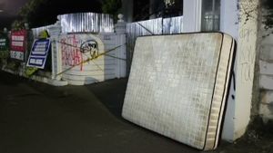 Pemuda 22 Tahun Kembalikan Kasur Jarahan Milik Uya Kuya