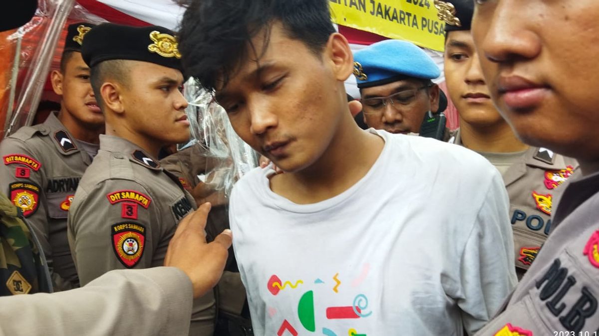 Pickpockets In The Middle Of Anies-Cak Imin Supporters Bringing Flags To Save Stolen Cellphones