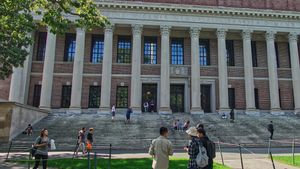 Trump Larang Harvard Terima Mahasiswa Asing, WN China Mendominasi