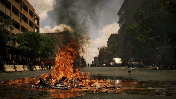 Des Dizaines De Policiers Ont Brûlé Du Gaz Chimique Lors D’affrontements En Ukraine