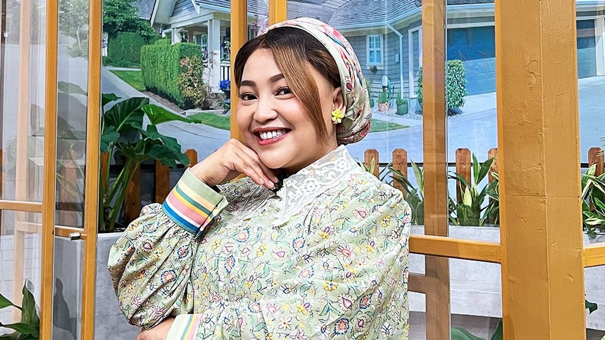 Profil Mpok Alpa, Dari Curhat Viral Sampai Jadi Penghibur Di Layar Kaca