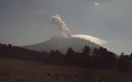 Gunung Ibu di Halmahera Kembali Erupsi Memuntahkan Abu Setinggi 1.000 Meter