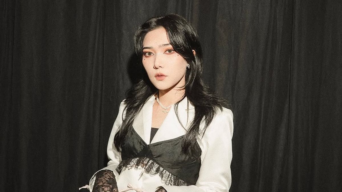 Album Keempat Isyana Sarasvati Hilang dari Platform Digital