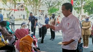 Presiden Jokowi Ingatkan Masyarakat agar BLT BBM Jangan Dipakai Beli Baju dan Ponsel Baru  