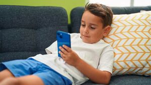 Surchargement d'écran de gadgets chez les enfants est une menace pour leur croissance