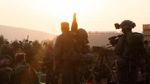 イスラエル軍がガザのカーン・ユニスでパレスチナ戦闘員と対戦