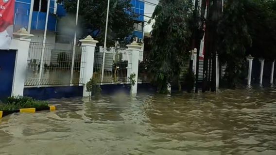 Balikpapan est inondé, la circulation entre la route à péage de Balsam et l'IKN est fortement embouteillée.