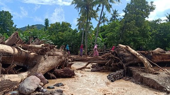 Ministère Des Travaux Publics Et Du Logement Prépare La Réinstallation à Domicile Des Glissements De Terrain Victime à East Nusa Tenggara