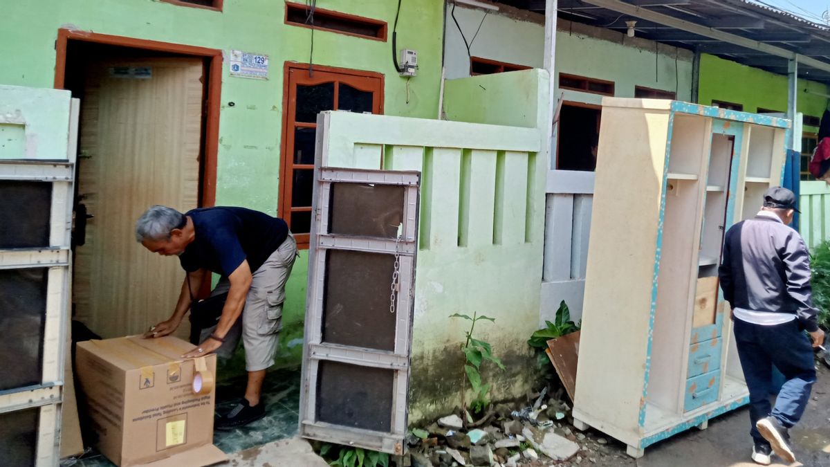 Gusuran Perumnas Kemasi Barang的受害者,搬到Seruni Cakung Flats