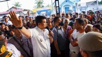 棉兰市长鲍比·纳苏蒂翁帮助2万受燃料价格上涨影响的居民
