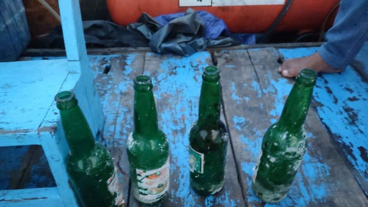 KKP役員、セラヤール海域で魚の爆撃の2人の漁師加害者によって逮捕され、南スラウェシはまだ18歳