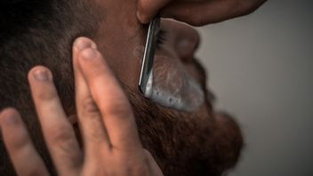 Have An Uneven Beard? Here's How To Overcome It
