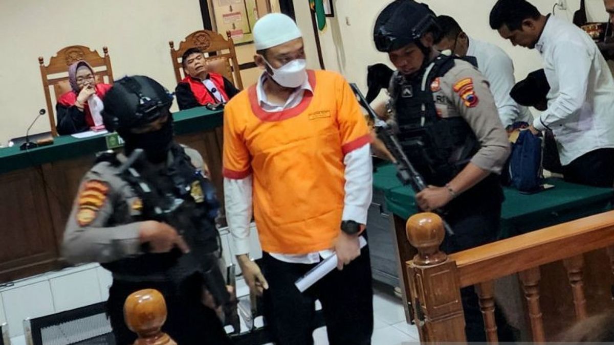 SMKN 4スマランの学生を撃った元警察官は、ヒット・ティンディのために検察官の起訴を拒否するよう裁判官に求めた