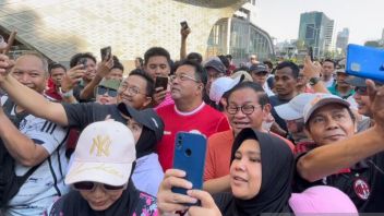 Pram-Doel Riding MRT And Greeting Residents At CFD At The HI Roundabout