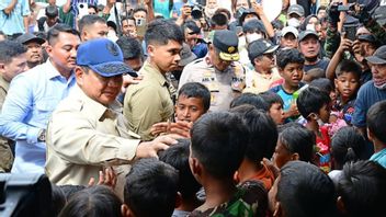Prabowo Ajak Anak-anak Korban Banjir Aceh Tetap Semangat: Cepat Sekolah Lagi Semuanya