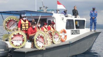 Governor Of Koster Sow Flowers For KRI Nanggala-402 Crew Who Died In Bali Waters