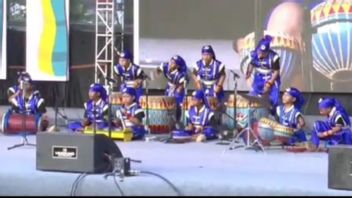 FK ICS School Introduces Bengkulu's Original Dhol Music In The Kemenkebud RAYA Program