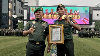 Army Chief Of Staff Gives 2 Weeks Of Money, Motorcycle And Leave To 'Privates Of SEA Games Contingent