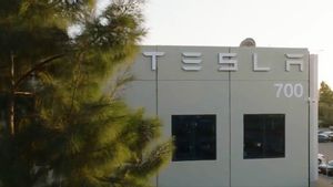 Tesla Buka Pabrik Penyimpanan Energi Baterai Baru di Lathrop, California