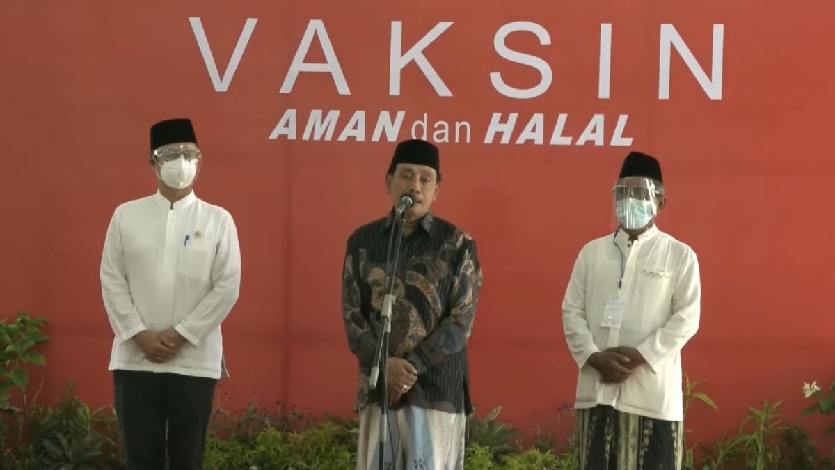 In Front Of Jokowi, The East Java Indonesian Ulema Council Claims The AstraZeneca Vaccine Is Halal, It Differs From What The Central Indonesian Ulema Council Claims