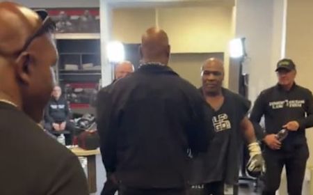 Jake Paul Kalahkan Mike Tyson dengan Keputusan Bulat