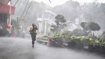 BMKG:インドネシアの大部分の主要都市は、雨、雷、強風の可能性があります