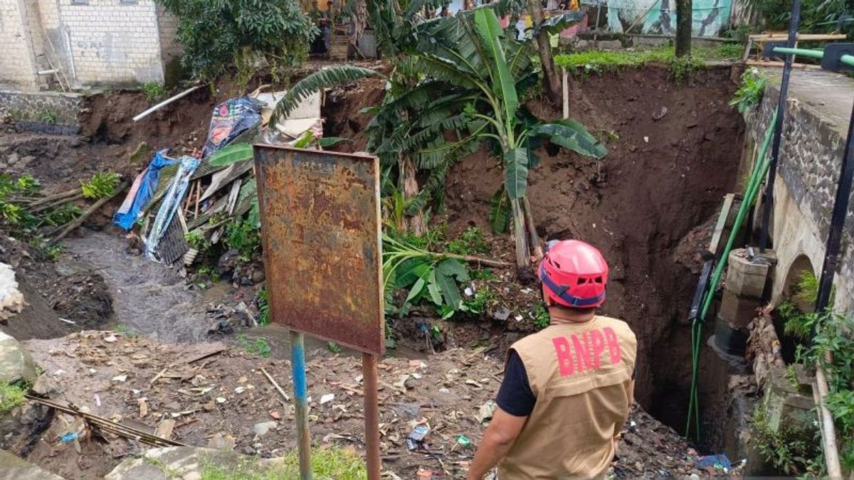 BPBD茂物在Gang Makam撤离31人,其房屋受到山体滑坡威胁