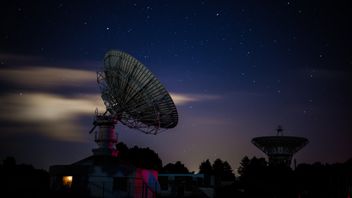 天文学家发现来自另一个星系的神秘光斑无线电波