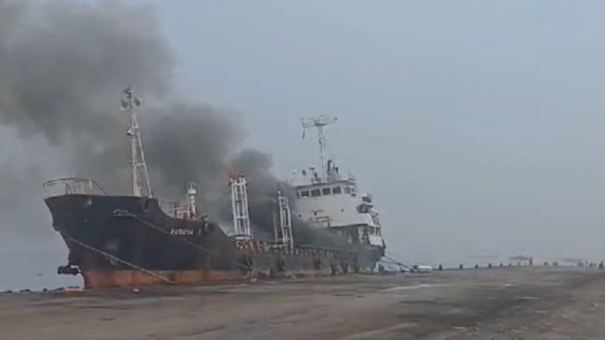 Fuel Carrier Ship In Cilincing Burns, 8 Firefighters Units Deployed