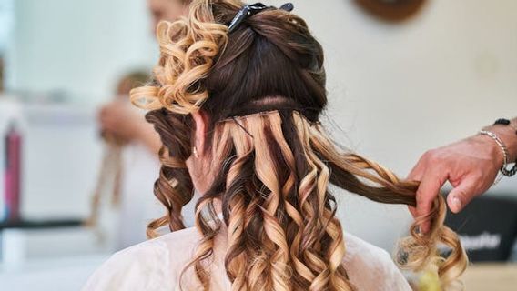 ヘア拡張レムを取り除く6つの方法、そのうちの1つはアルコールを使うことができます