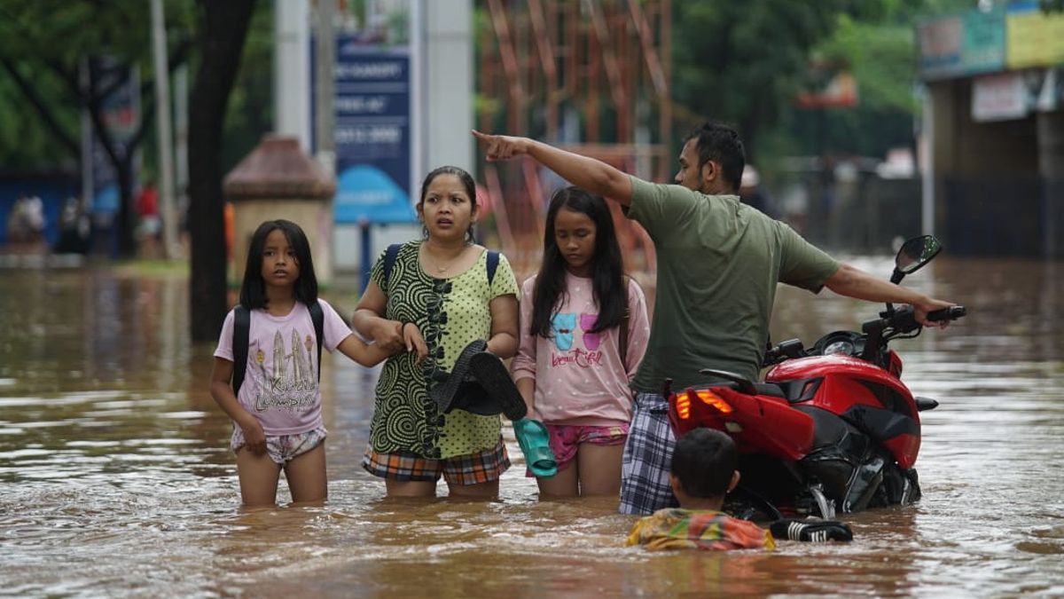 カリラモンが溢れ、グレシック洪水で数十の村が1人死亡
