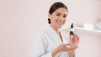 Le retinol peut être utilisé pendant la journée, c'est la règle