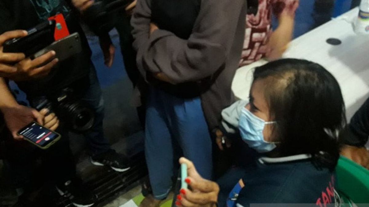 Berharap Ada Mukjizat, Ibunda Dinda Amalia Korban Sriwijaya Air: Adek Pulang Ya, Mamak Sayang Adek
