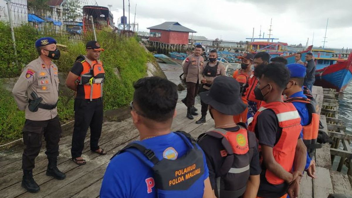 SAR Team Searching For More Successful KM ABK Who Fell Into The Sea In Maluku