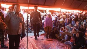 Prabowo Janji Perbaiki Rumah Pengungsi yang Rusak di Padang Pariaman